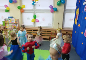 Swobodny taniec dzieci